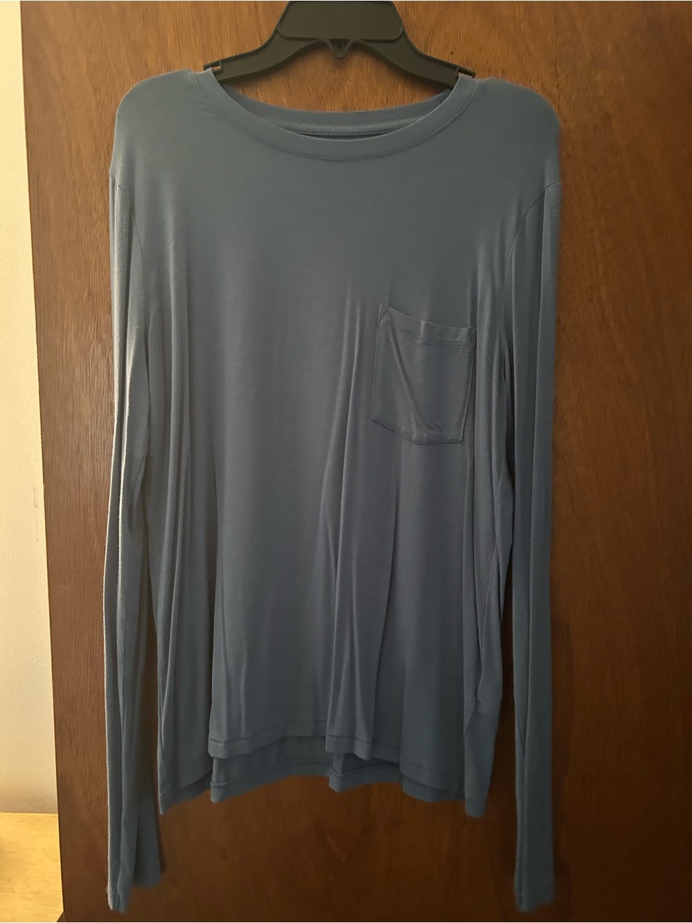 NEW American Eagle Outfitters Soft Long-Sleeve Pocket Tee in Dusty Blue